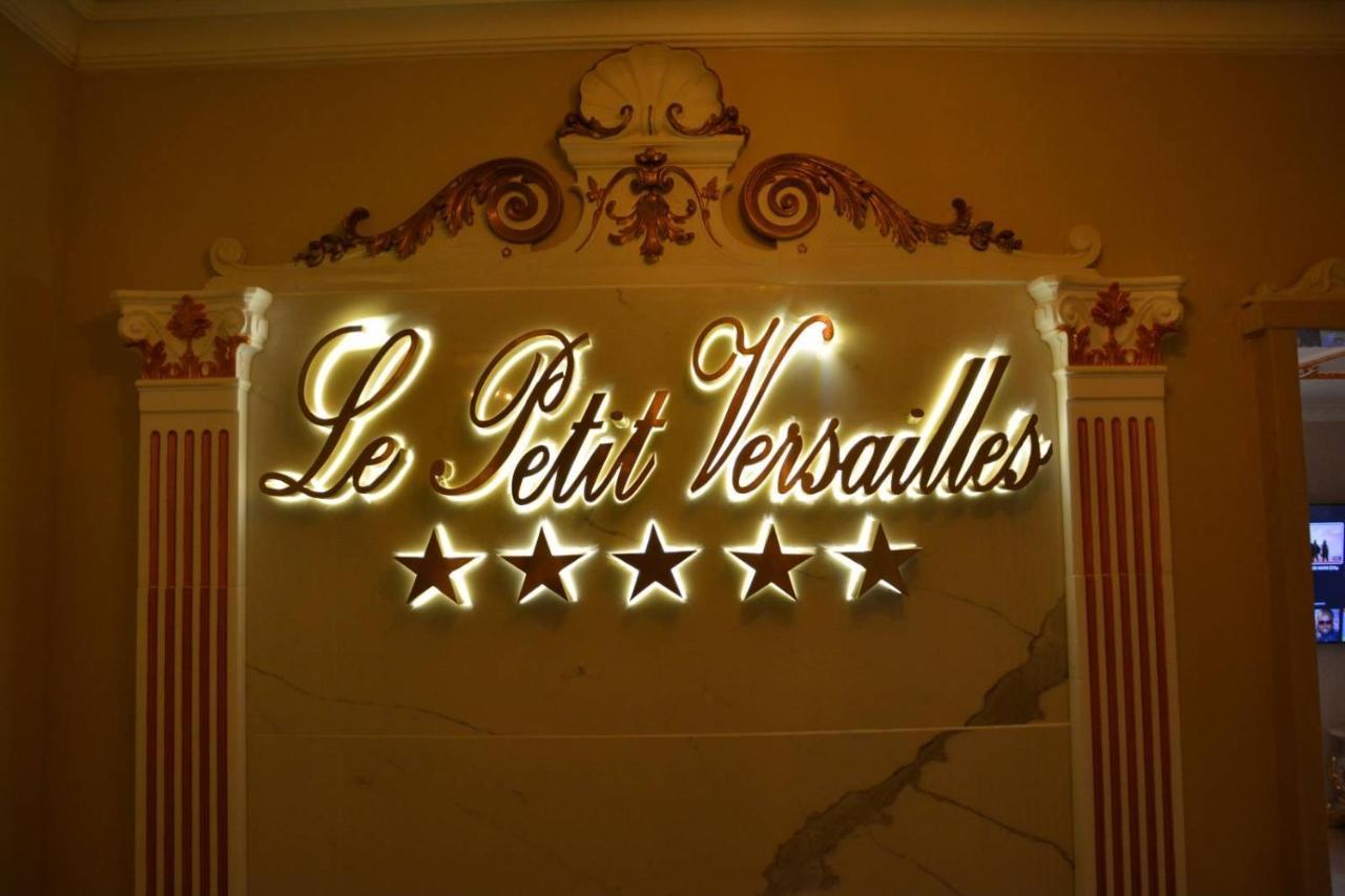 Le Petit Versailles Vernon  Buitenkant foto